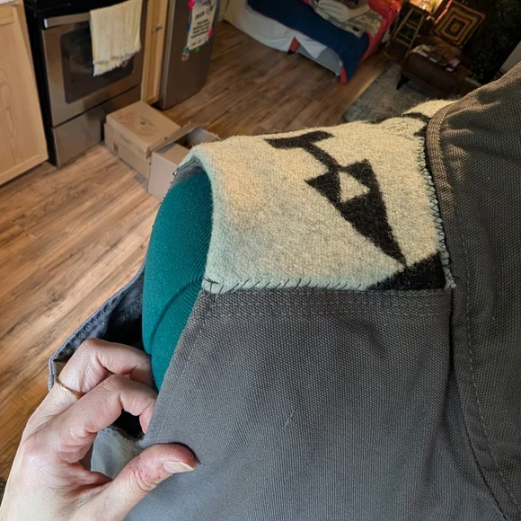 Men's Carharrt sherpa vest with Pendleton wool fabric detailing. - Picture 2 of 4